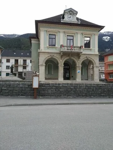 Bus stop N°505 : Hôtel de Ville
