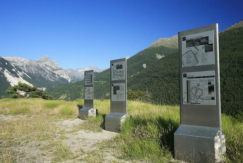 Gravures rupestres - Parc archéologique des Lozes