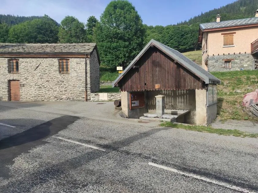 Bus stop N°907 : Hameau du Col - CCHMV