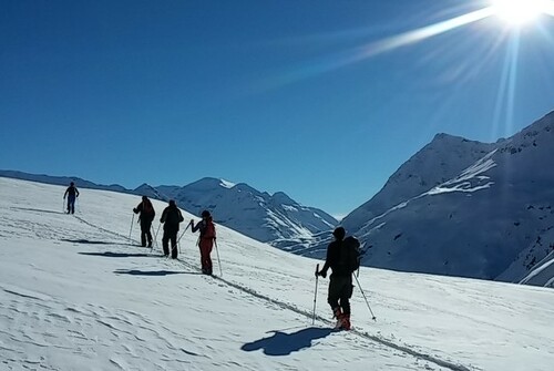 Sortie ski de randonnée et poudreuse immaculée