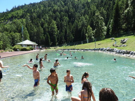 Aquatic leisure center