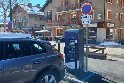 Borne de recharge pour véhicule électrique