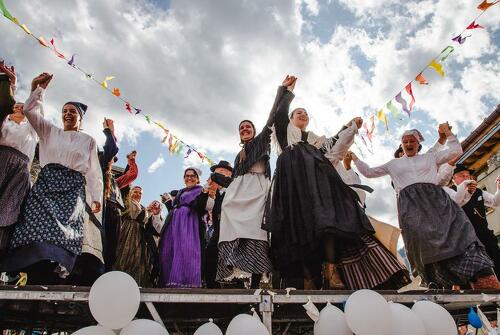 Aussois folklore: performance by the Lo Z'oérin group