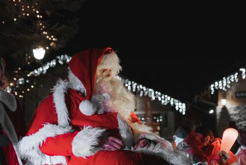 Arrivée du Père Noël dans la station