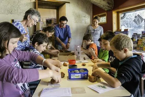 Graine d'Archéologue : Atelier d'initiation à la poterie préhistorique