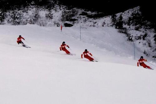 Démonstration des moniteurs de l'Ecole de Ski Français