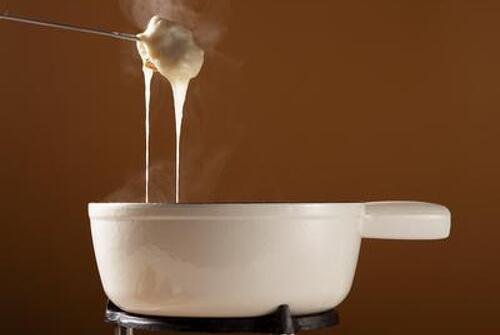 Fondue savoyarde et "cuisses de dames", secrets de chef : Démonstration culinaire