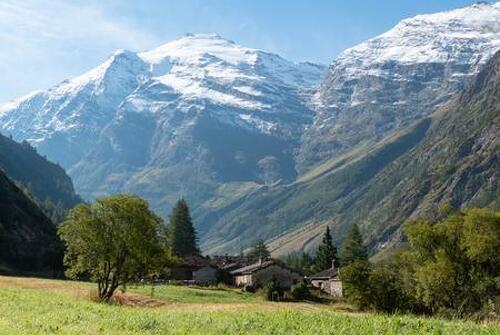 Avérole valley, path to the oratories