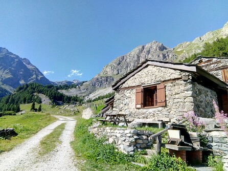 Henry Isabelle - Small alpine chalet