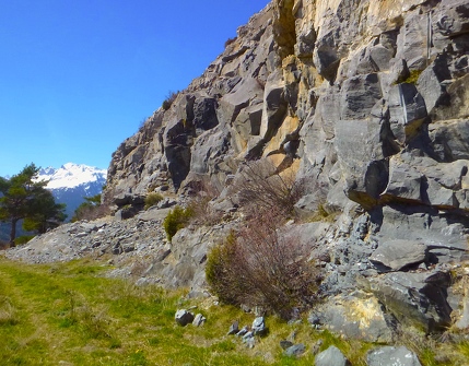 Stone walls - Guided hiking tour