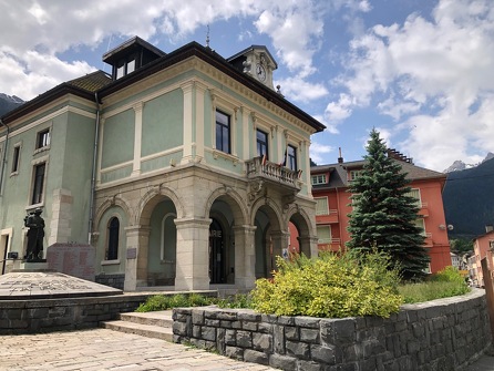 The district of Modane town and its church: guided tour