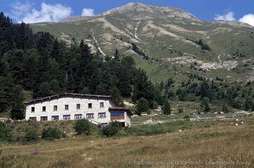 Restaurant of the Orgère refuge - PNV - Emmanuelle Foray