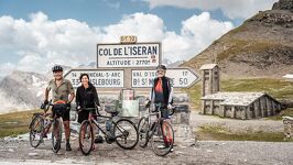 © Cyclistes au Col de l'Iseran - Yann Allègre