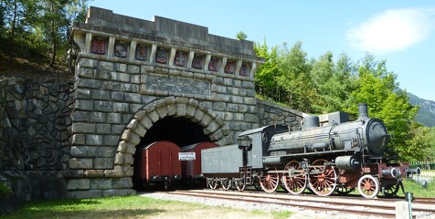© Entrée monumentale du tunnel ferroviaire à Modane - C. Di Filippo