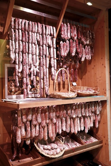 © Rittaud butcher's shop in Modane-Fourneaux - Studio Viart / Modane