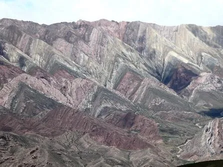 En Argentine, des montagnes et salars multicolores jusqu'au toit de l'Amérique