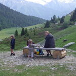 family on the site of Orgère - Gérard Thiévenaz ATD/CG73