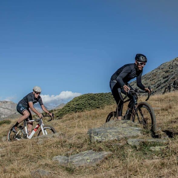 5 itinéraires gravel en Haute Maurienne Vanoise, les sorties gravel accompagnées avec Jérôme Furbeyre