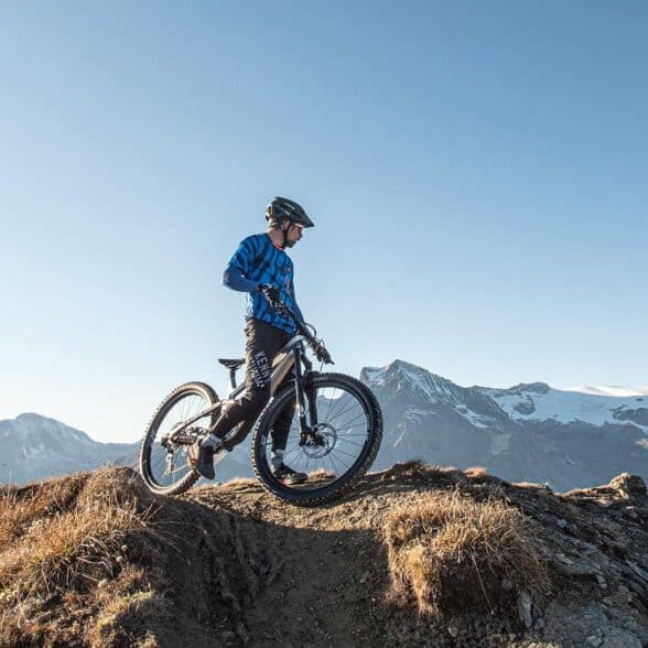 Faire du VTT avant les 1res neiges