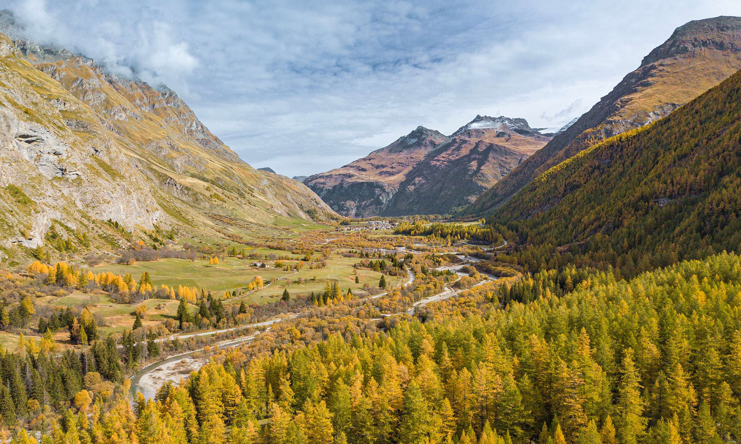 Automne en Haute Maurienne Vanoise, mélèzes dorés, plateau de Bessans
