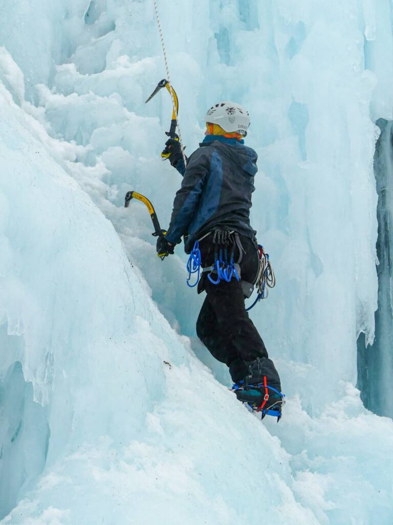 Montée cascade de glace avec piolets