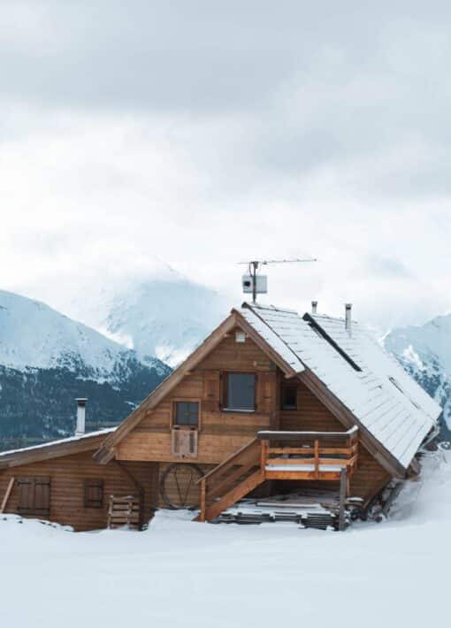 Arrivée au refuge de la Dent Parrachée en ski de randonnée