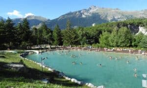 Baignade à l'espace aqualudique de La Norma pour des vacances au frais