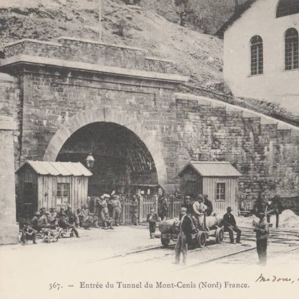 Carte postale montrant l'entrée du tunnel du Fréjus