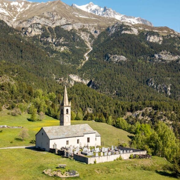 Photo of the church in Sardières