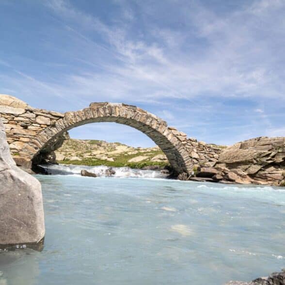 Vue sur un pont romain lors de la rando du Grand Méan
