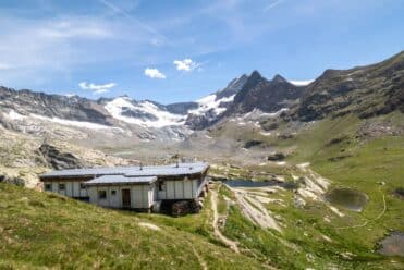 Vue sur le refuge des evettes- rando grand mean