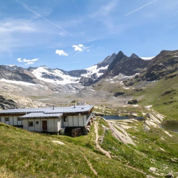 Vue sur le refuge des evettes- rando grand mean