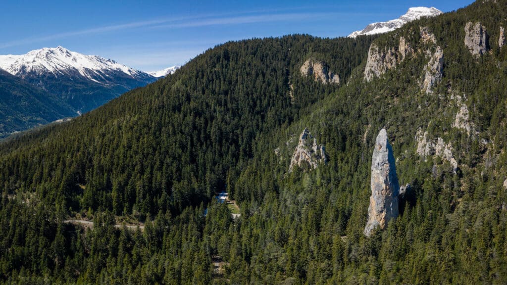 balade à l'ombre au monolithe de Sardières à Val Cenis