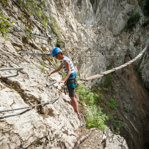 Se lancer dans la via ferrata du Grand Vallon à Valfréjus