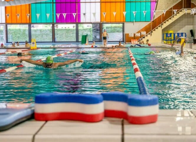 Baignade dans la piscine de Modane