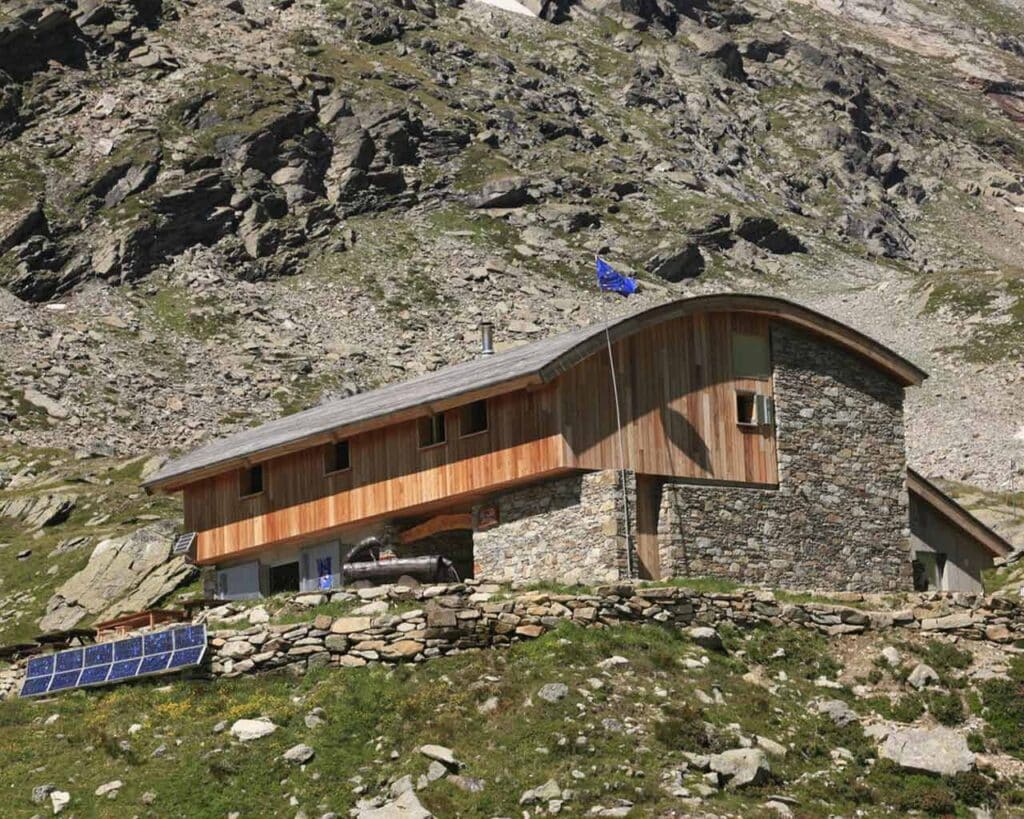 Vue sur le refuge du fond d'Aussois