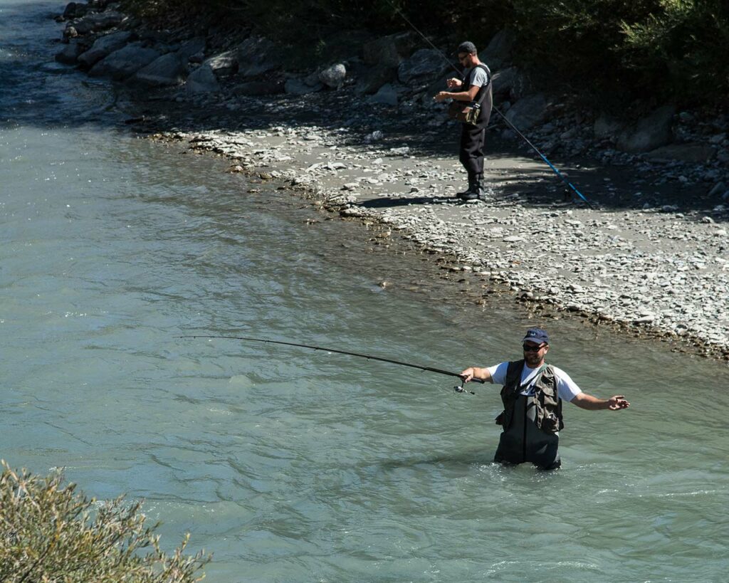 Trout lovers can fish in the Plan d'Aval and Plan d'Amont dam lakes, the Fond d'Aussois stream and the Arc river.