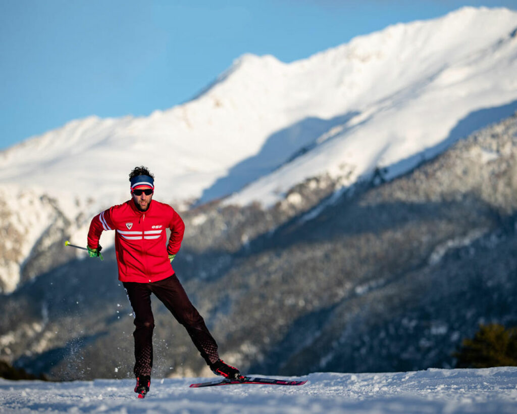 Grand plateau au soleil et pistes techniques aux ambiances forestières, le domaine skiable nordique d’Aussois-Val Cenis Sardières est un vrai régal pour les fondus de glisse