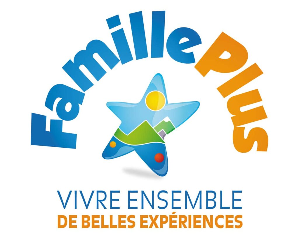 Logo famille Plus, living great experiences together