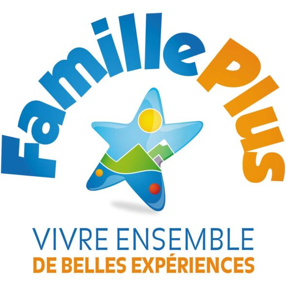 Logo famille Plus, vivre ensemble de belles expériences