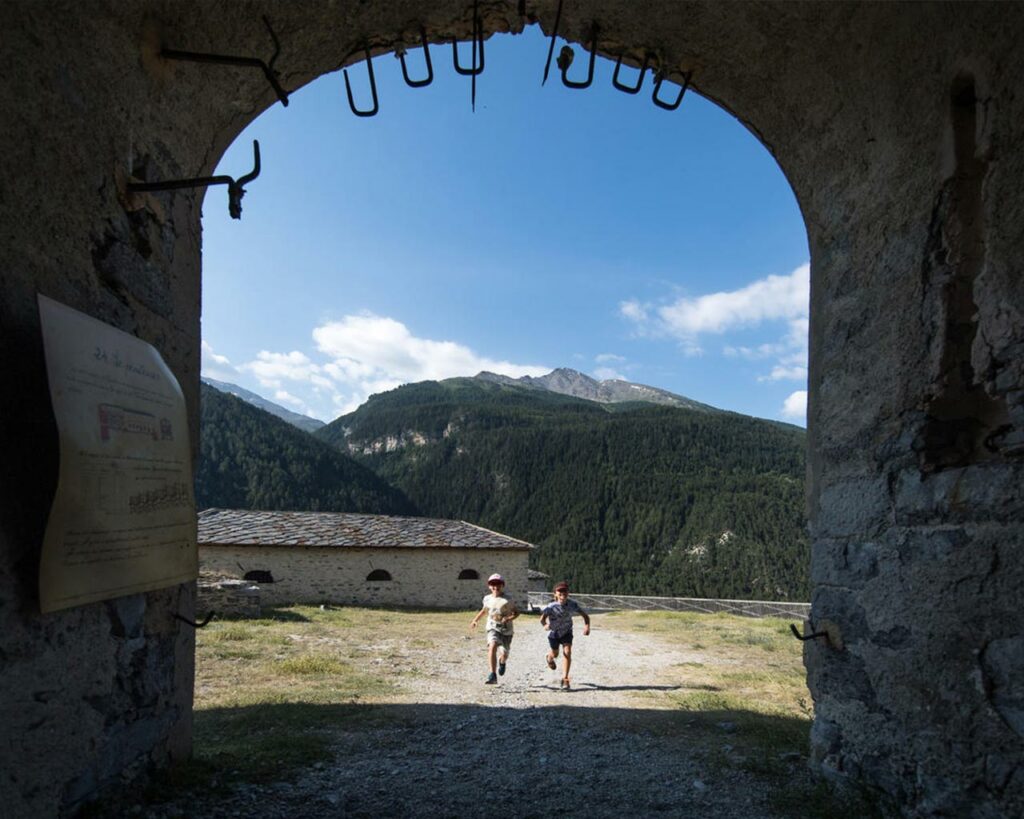 les forts de l’Esseillon, le Monolithe, le Parc national de la Vanoise, l’église, le musée… Le patrimoine naturel et culturel d’Aussois est d’une si grande richesse !