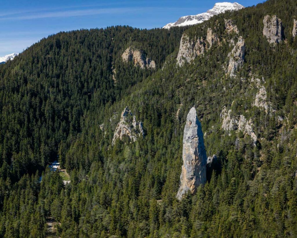 Le Monolithe d'Aussois, un menhir géant au cœur de la forêt