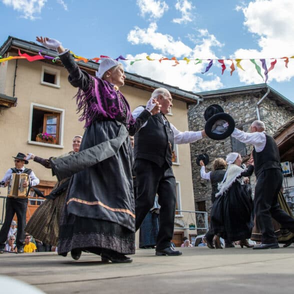 AU_decouvrir-vielocale-mauriennaise-costume