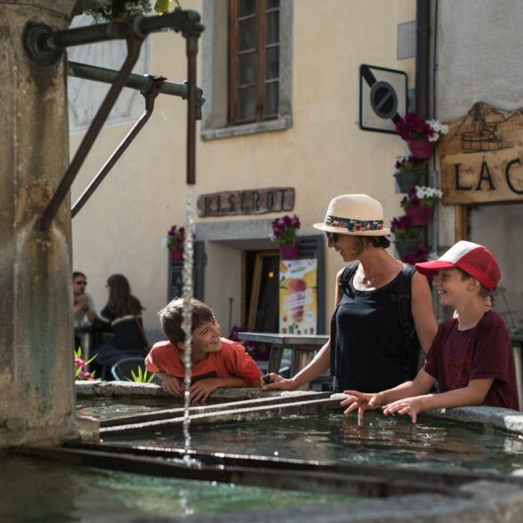 A Aussois, le partage de la montagne, c’est de famille ! Découvrez la douceur de vivre au soleil en hiver dans un cadre magnifique