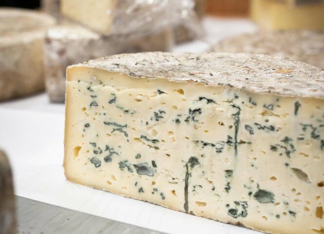 The Bleu de Bonneval sur Arc is both firm and unctuous. This cheese is produced from the milk of cows fed in mountain pastures.