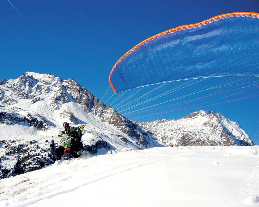 1280x1024-AU-top7-Oser le parapente ski aux pieds