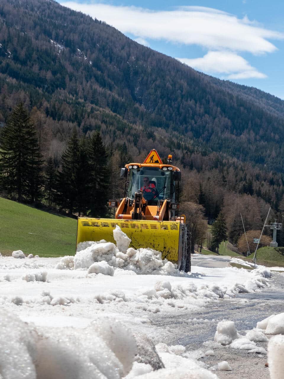 Déneigement col du Mont Cenis, station de Val Cenis, D1006, accès à l'Italie