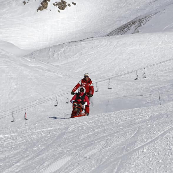 Écoles de ski et moniteurs handiski, des cours adaptés pour tous !