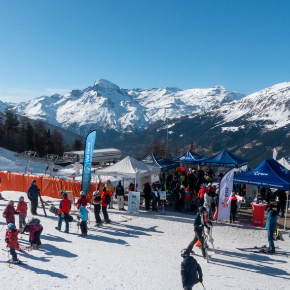 1280x855-VC-NatureSki-Villageanimation-ValCenis-©RomaneSalles-OTHMV