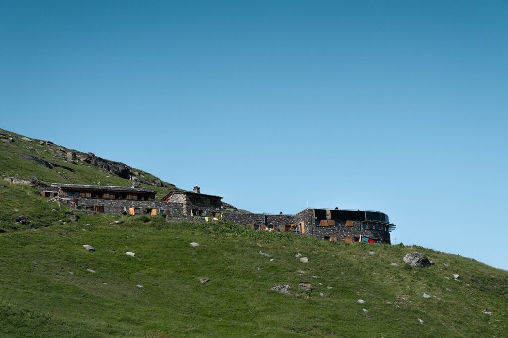 Etape au refuge de l'Arpont lors du tour des glaciers de la vanoise
